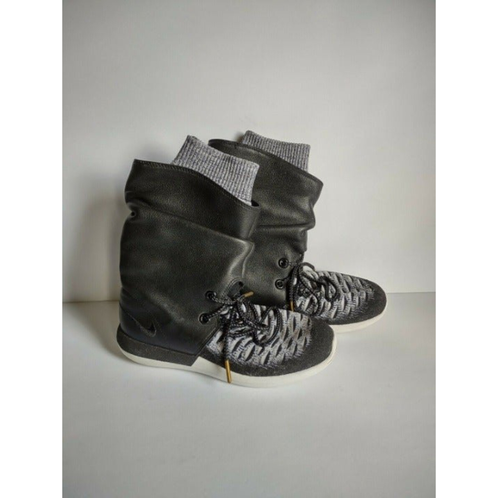 Nike Roshe 2 Hi Flyknit Sneaker boots Womens Size 6 Black White 861708-002
